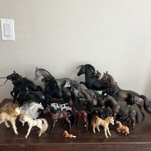 Lot of 20 Horse Plastic Toy Figurines Pretend Play Assorted Horses Ponies